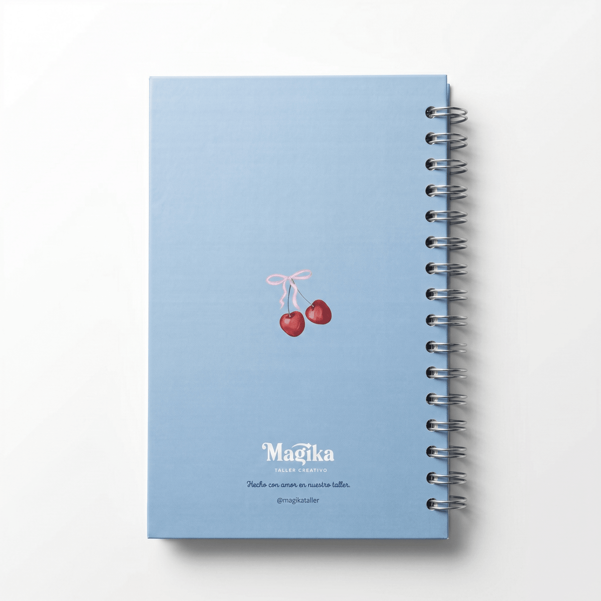 Libreta arillada Cherry Picnic de tapa dura mate con arillo metálico, vista frontal