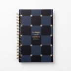 Libreta arillada Estrella de tapa dura mate con arillo metálico, vista frontal