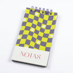 Libreta de notas Psyco Picnic vertical con arillo metálico superior, tapa dura mate y elástico