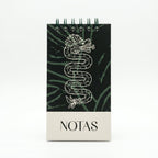 Libreta de notas Quetzalcóatl vertical con arillo metálico superior, tapa dura mate y elástico